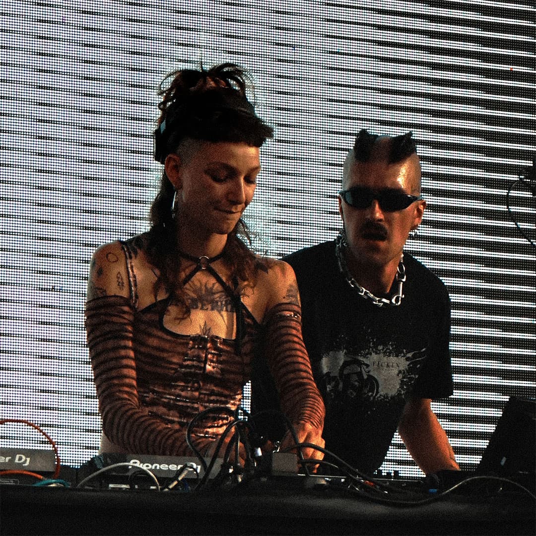 TAYPHOON X TIKITULA Card Bild